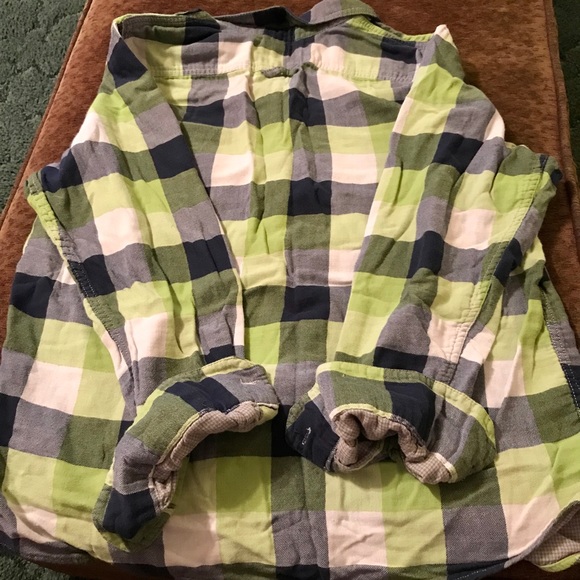 Large Button Up - Picture 4 of 4